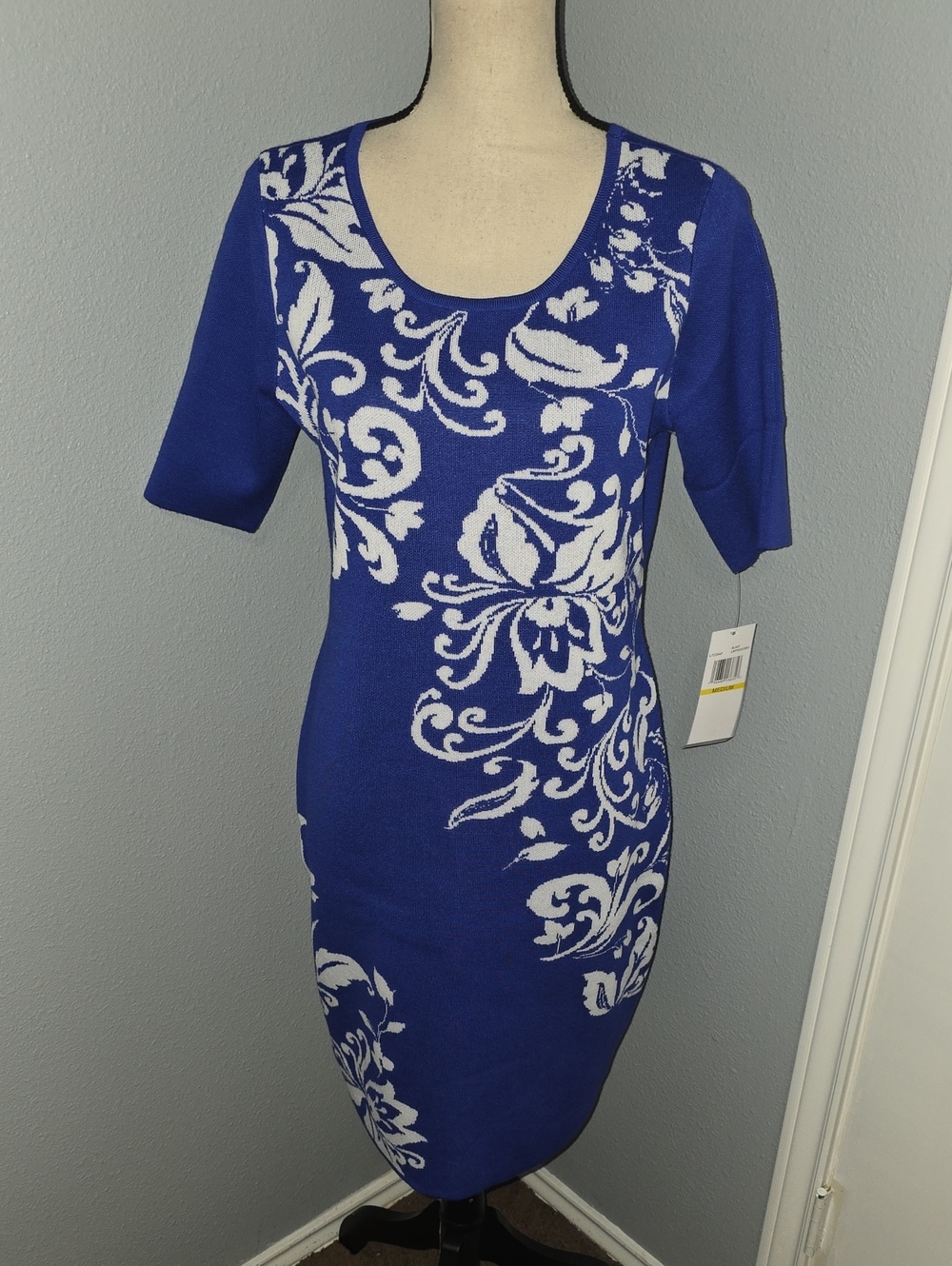 NWT Nina Leonard Cobalt Blue and White Floral Knit Sheath Dress SZ M